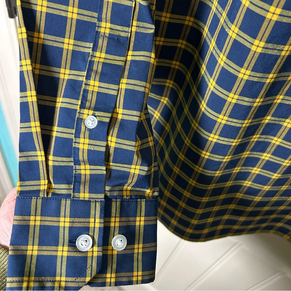 Banana Republic Men Navy and Yellow Plaid Button-Down Shirt, Preppy Look, Size M